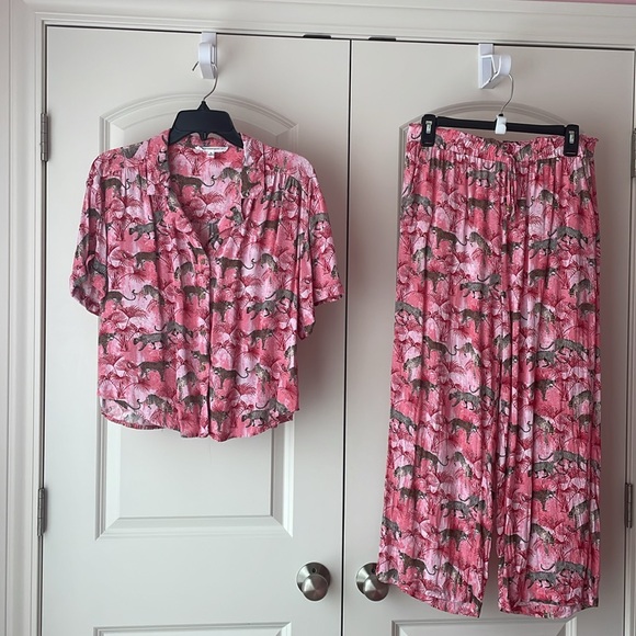 Jane & Delancey 2 Piece Set Size Medium - Picture 2 of 10